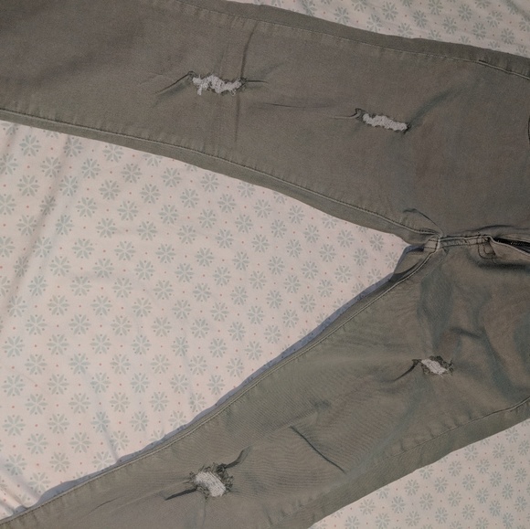 Calvin Klein blouse and green jeans - Picture 2 of 4